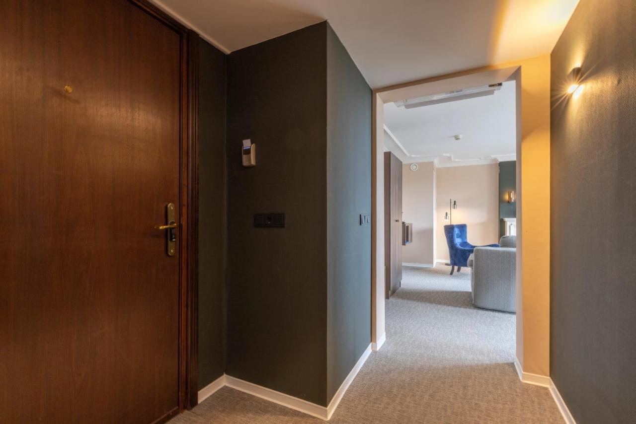 Fletcher Familiehotel De Hunzebergen Exloo Exteriör bild