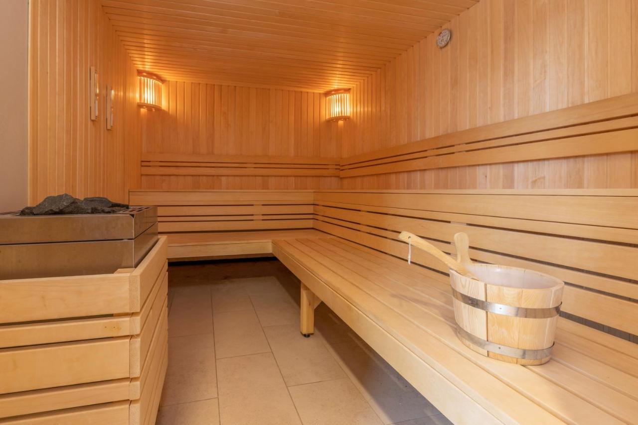 Fletcher Familiehotel De Hunzebergen Exloo Exteriör bild