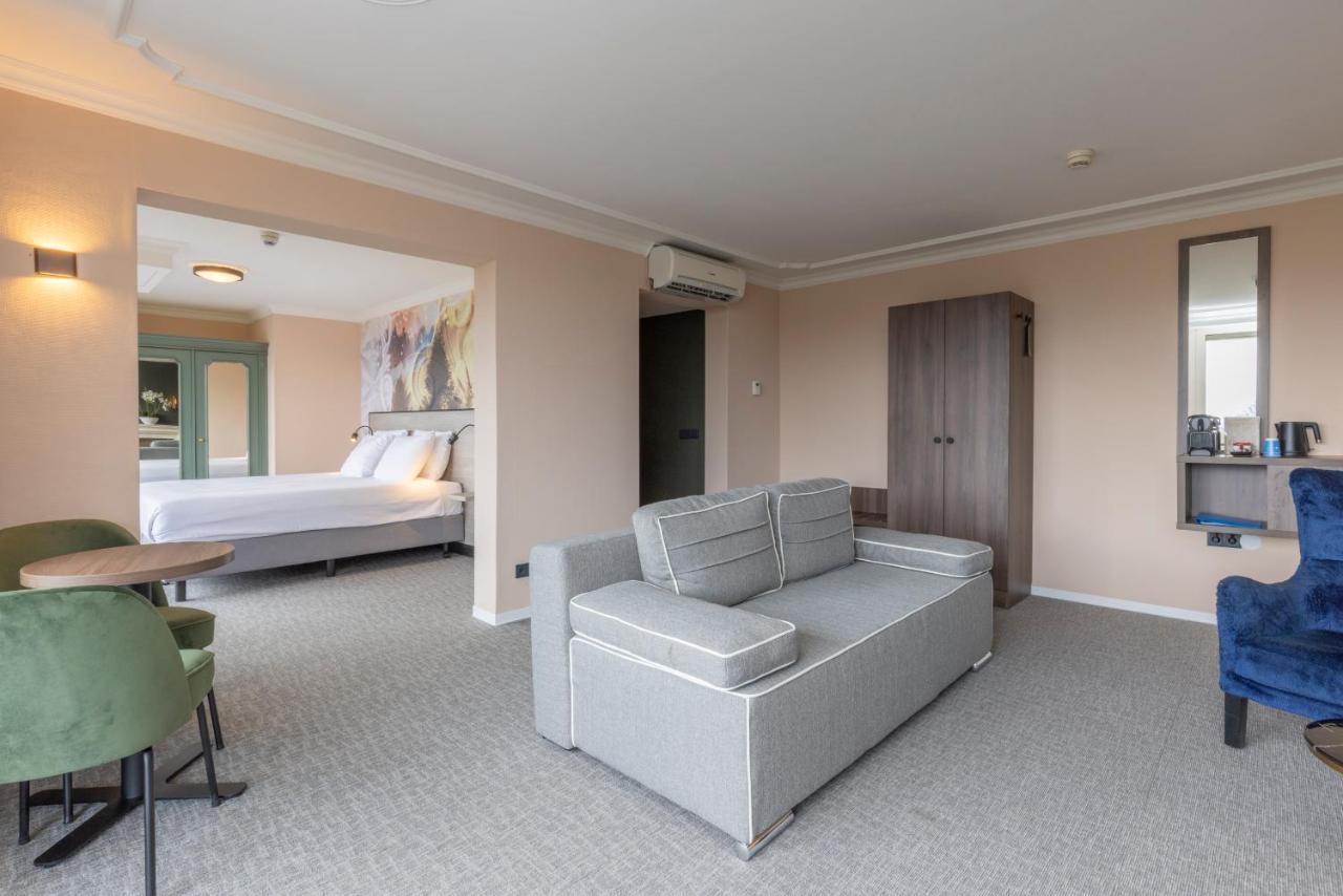 Fletcher Familiehotel De Hunzebergen Exloo Exteriör bild